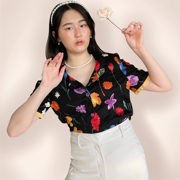 Vintage rainbow floral black button up short sleeve top. - Picture 3 of 4